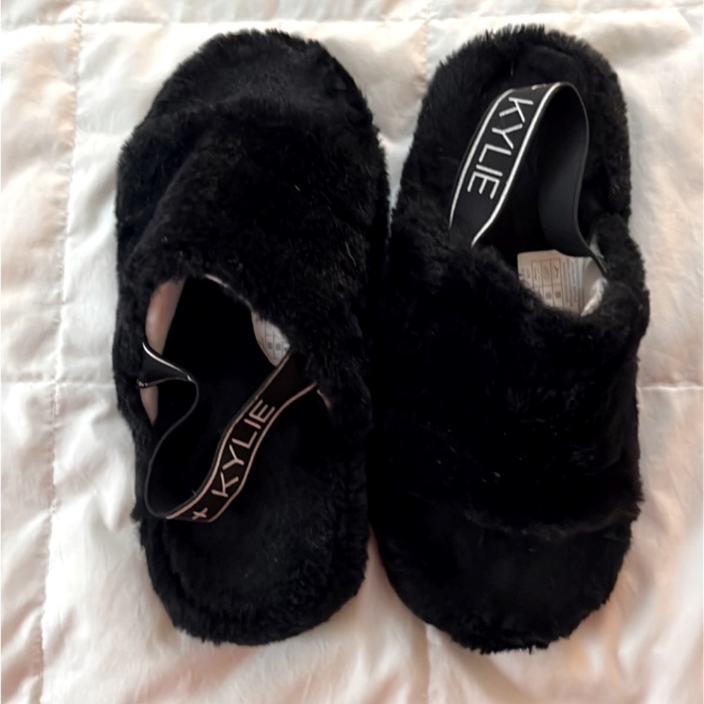 Kendal & Kylie Fuzzy Slippers 81/2